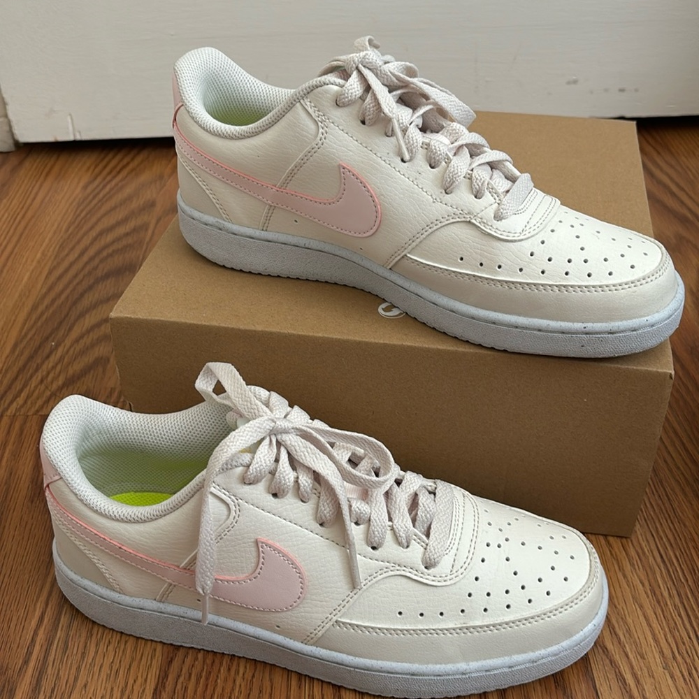 Nike women’s court vision low next nature shoes women’s US 8.5